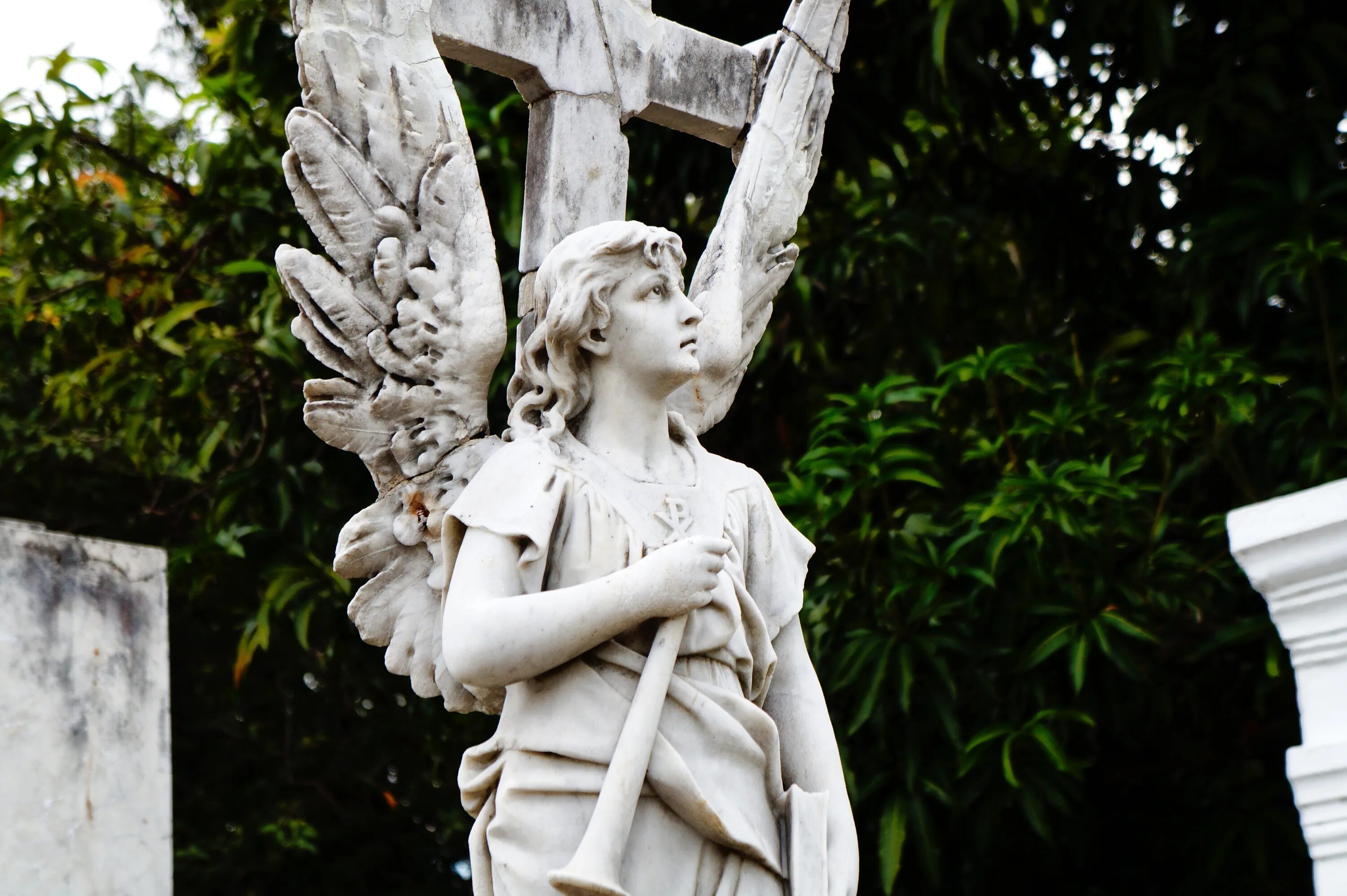 Произведения искусства памятники. Скульптура ангел Разиэль. Скульптура ангел Ренессанс. Статуя ангела Италия. Ангел статуя Готика.
