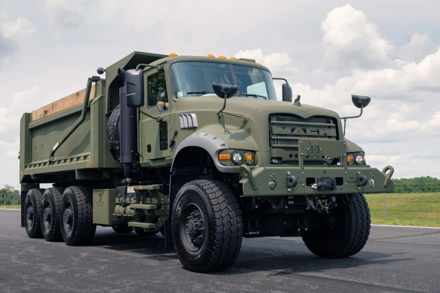 Mack defense snowrunner. Mack m917a3. mack defense m917a3. mack defense 4х4. mack m917a3 броневик.