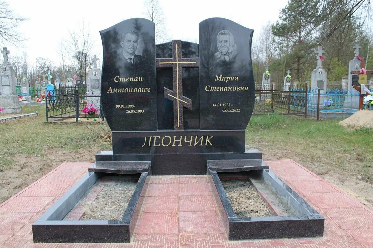 Памятник из карельского гранита. Памятник гранит черный карелия. Карельский гранит для памятников цвета. Карельский гранит для памятников. Гранит габбро диабаз карелия памятники.