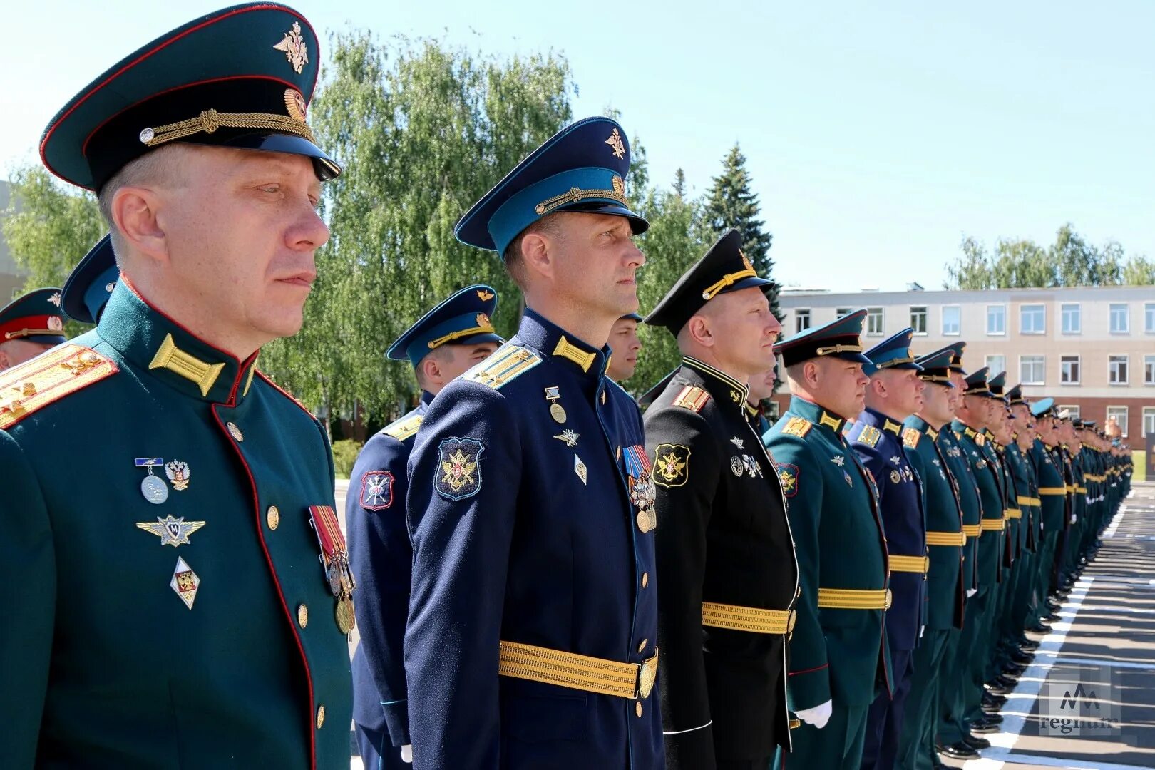 Высшее военное училище ракетных войск. Выпускники Академии Петра Великого. Выпуск Академии РВСН 2021. Военная Академия РВСН Балашиха. Парадная форма военной Академии имени Петра Великого.