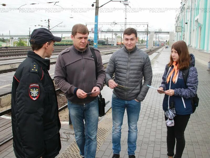 Мфц ртищево. Сотрудники ЛО МВД на станции города Ртищево. Ртищево перекресток России. ЛО МВД России на станции Ртищево. Ртищево России перекресток презентация.