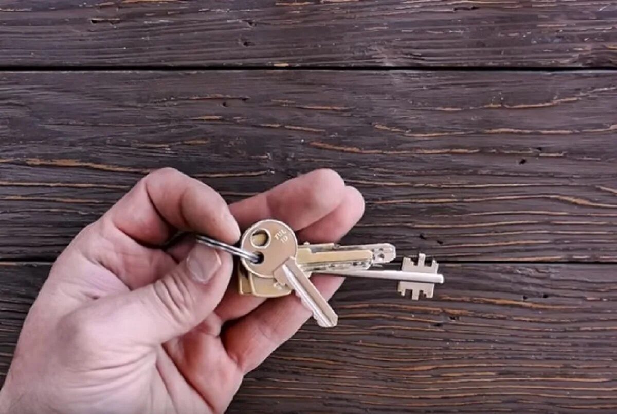 Flat key. Связка ключей. Ключ своими руками. Замок и связка ключей. Ключи от квартиры связка.