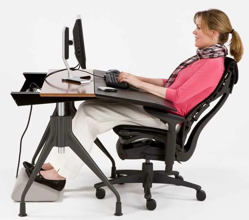 Как правильно выбрать стул. Кресло для компьютерного стола. Эргономичное компьютерное кресло. Эргономика компьютерного кресла. Эргономический стул для офиса.