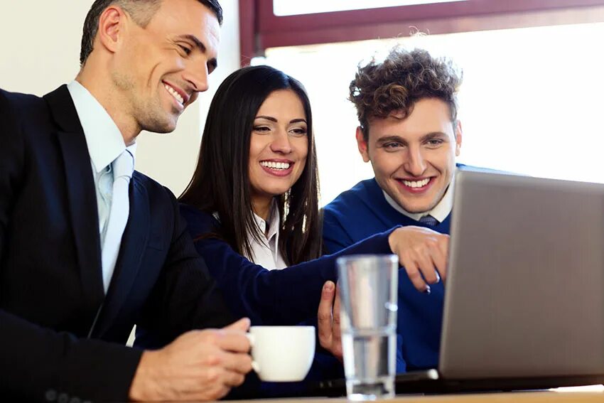 Some people are working. Cafe люди в кафе. фрилансер в кафе. Andy warhol quotes. Some people are working.