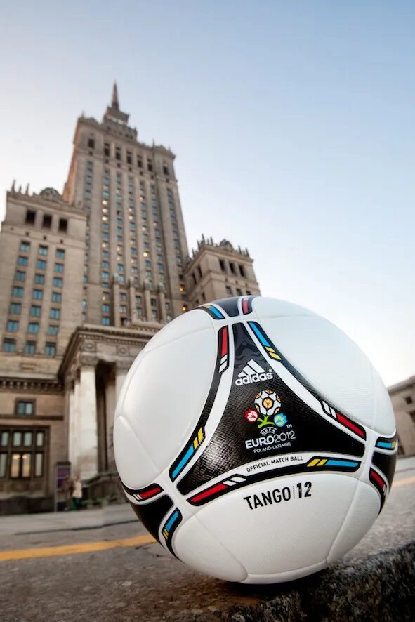 Fifa 12 ps3 обложка. Футбол 12. 01 25. Adidas tango 12 футбольные мячи. 01 25.