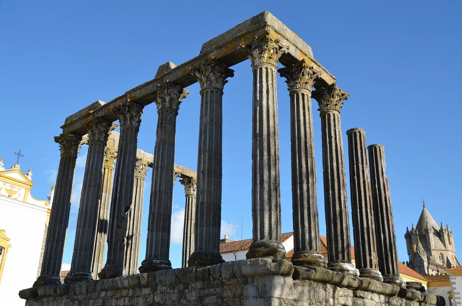 Roman temple. Эвора мост. "The Temple (Portugal)". Templo de Hadrian in Rome.