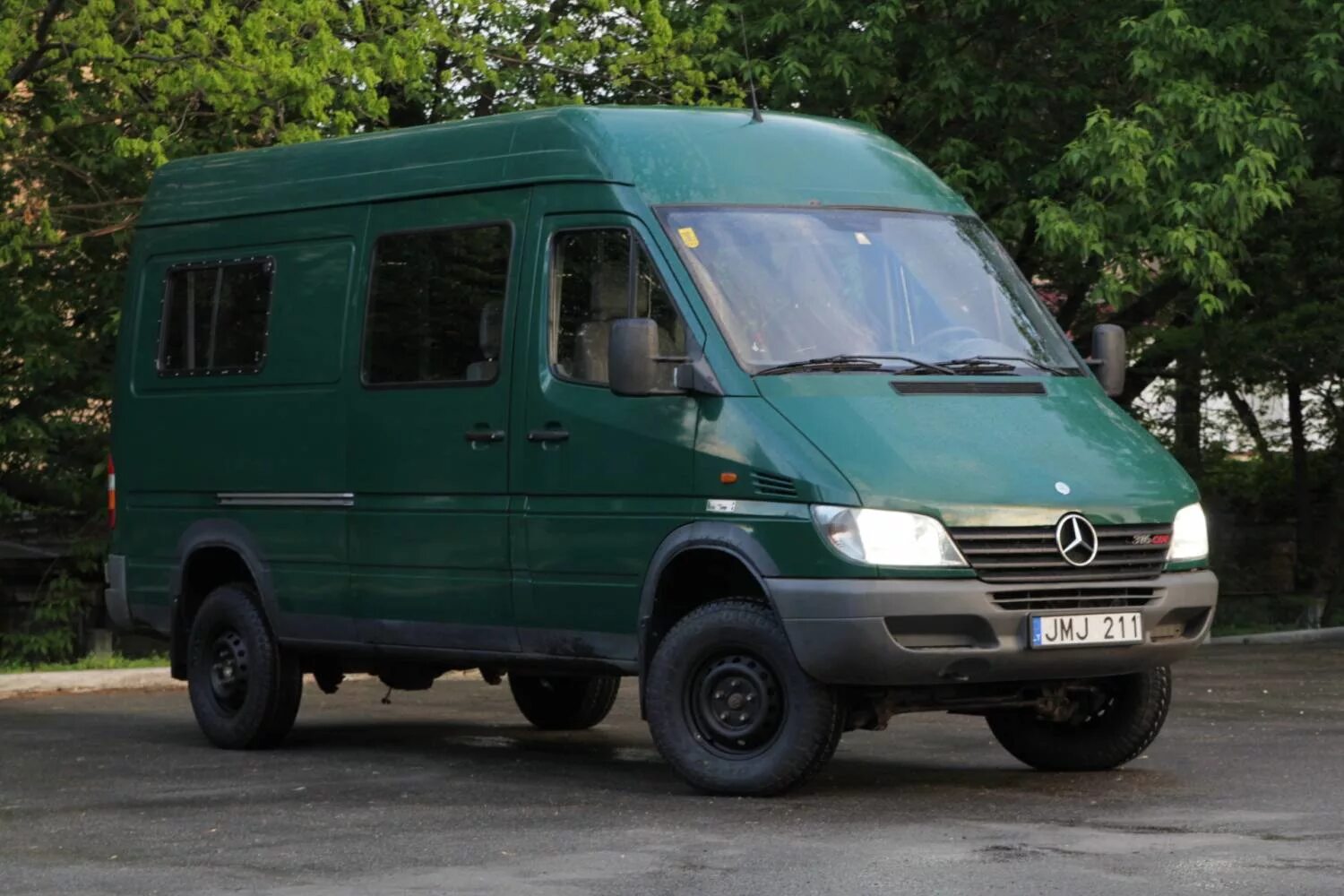 Спринтер московской области. W905 Sprinter. Mercedes-Benz Sprinter 4x4. Спринтер 4х4. Sprinter w901.