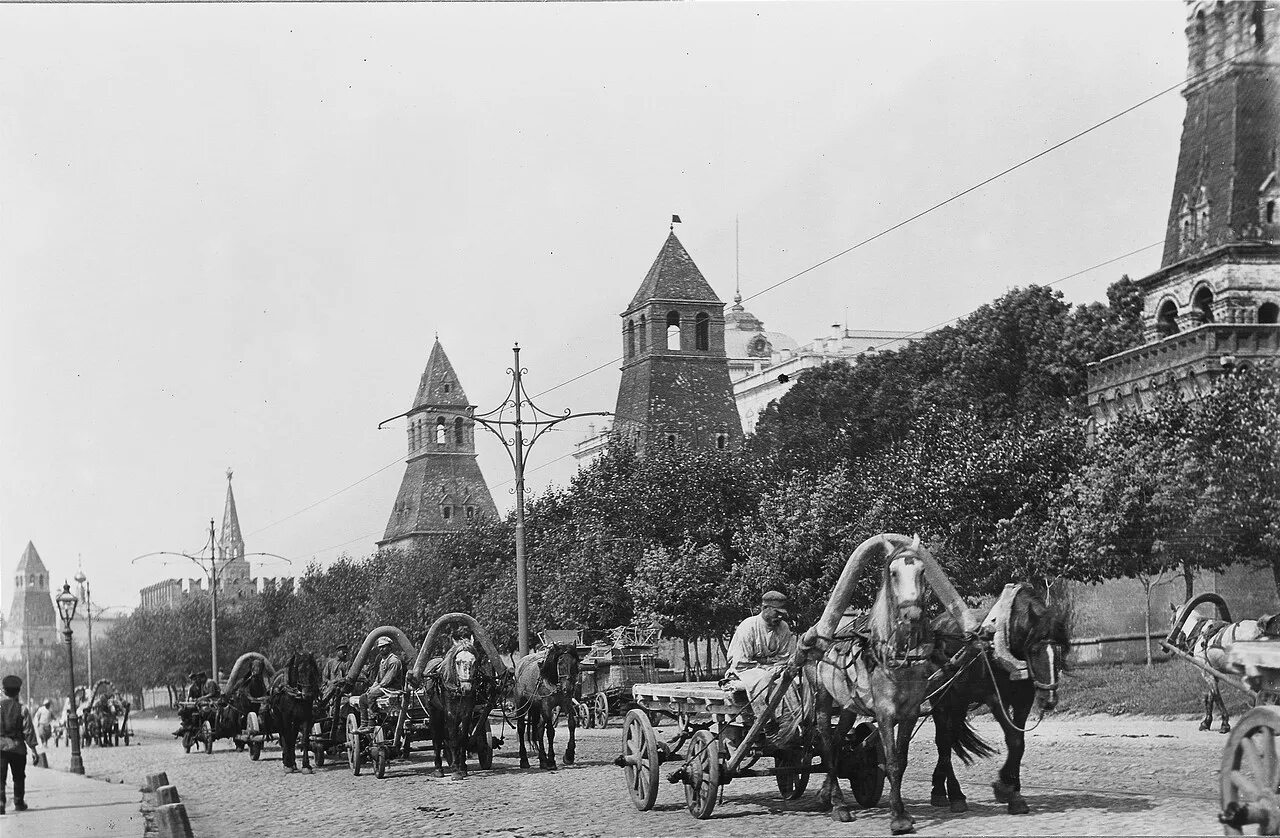 «вид красной площади. вторая безымянная башня. вид московского кремля 1916. кремль в прошлом. москва красная площадь в 1913.