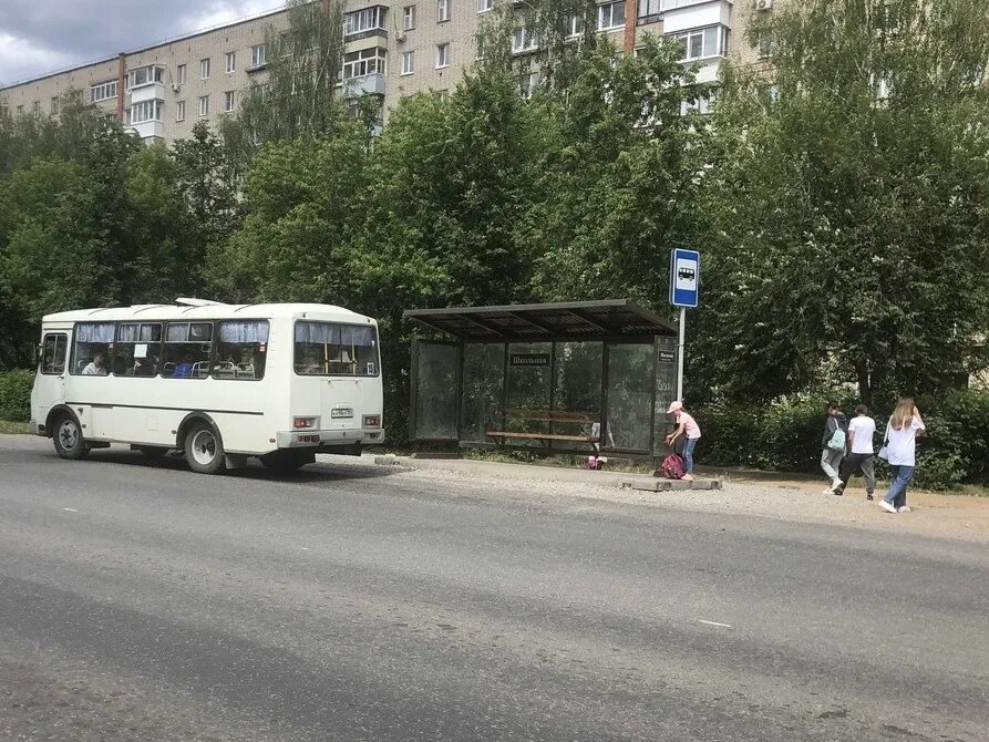 Школьная остановка. Остановка Школьная Чайковский. Остановки город Чайковский. Г. Чайковский остановка Вокзальная. 11 школа остановка