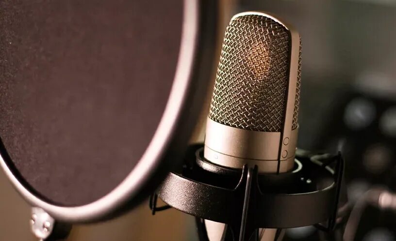 Voice package. Микрофон в студии звукозаписи. voice over. voice microphone. voiceover.