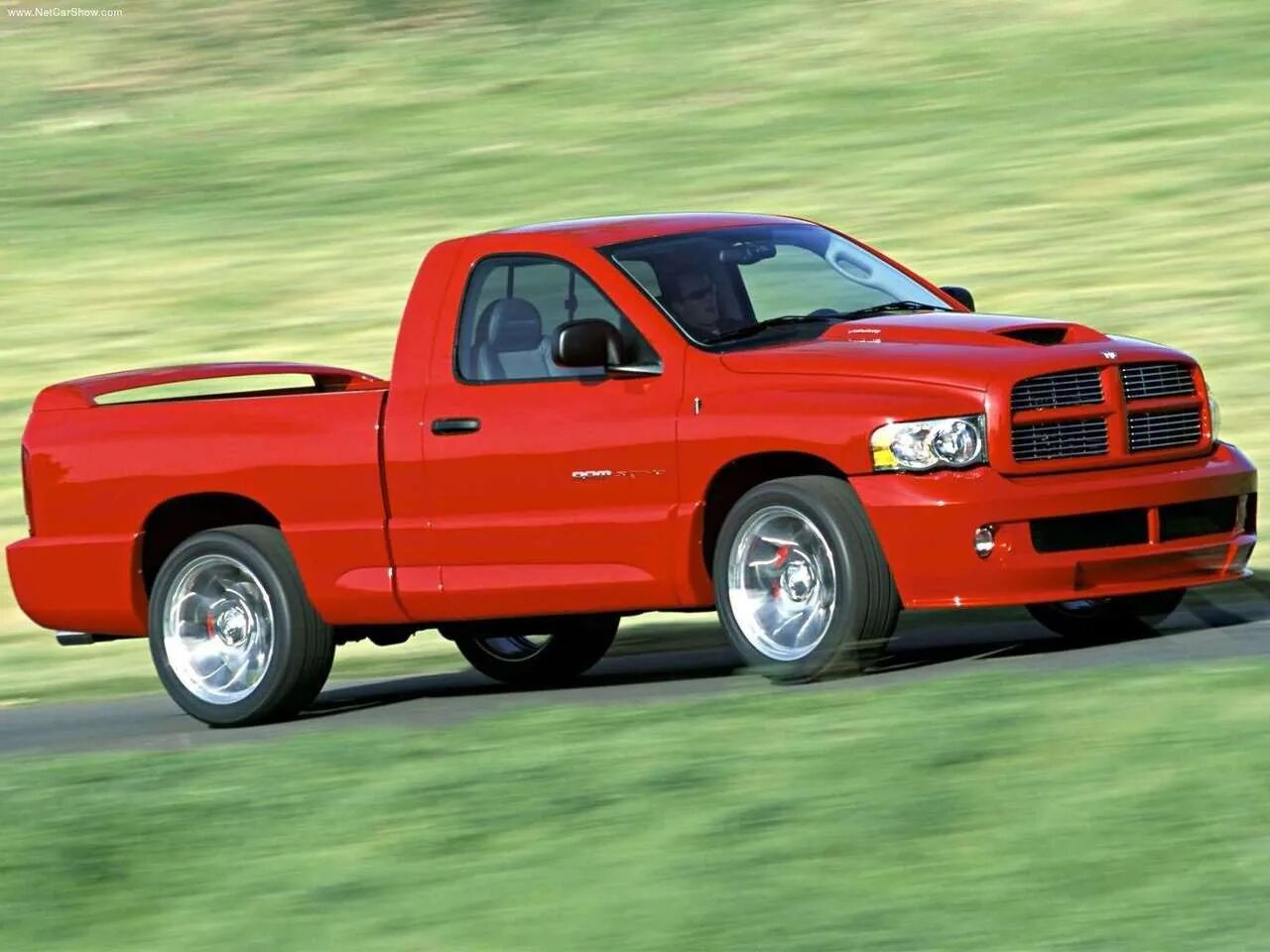 Длинные пикапы. Dodge Ram srt-10 2004. Додж Ram srt-10. Dodge Ram 10. Додж рам srt 10.