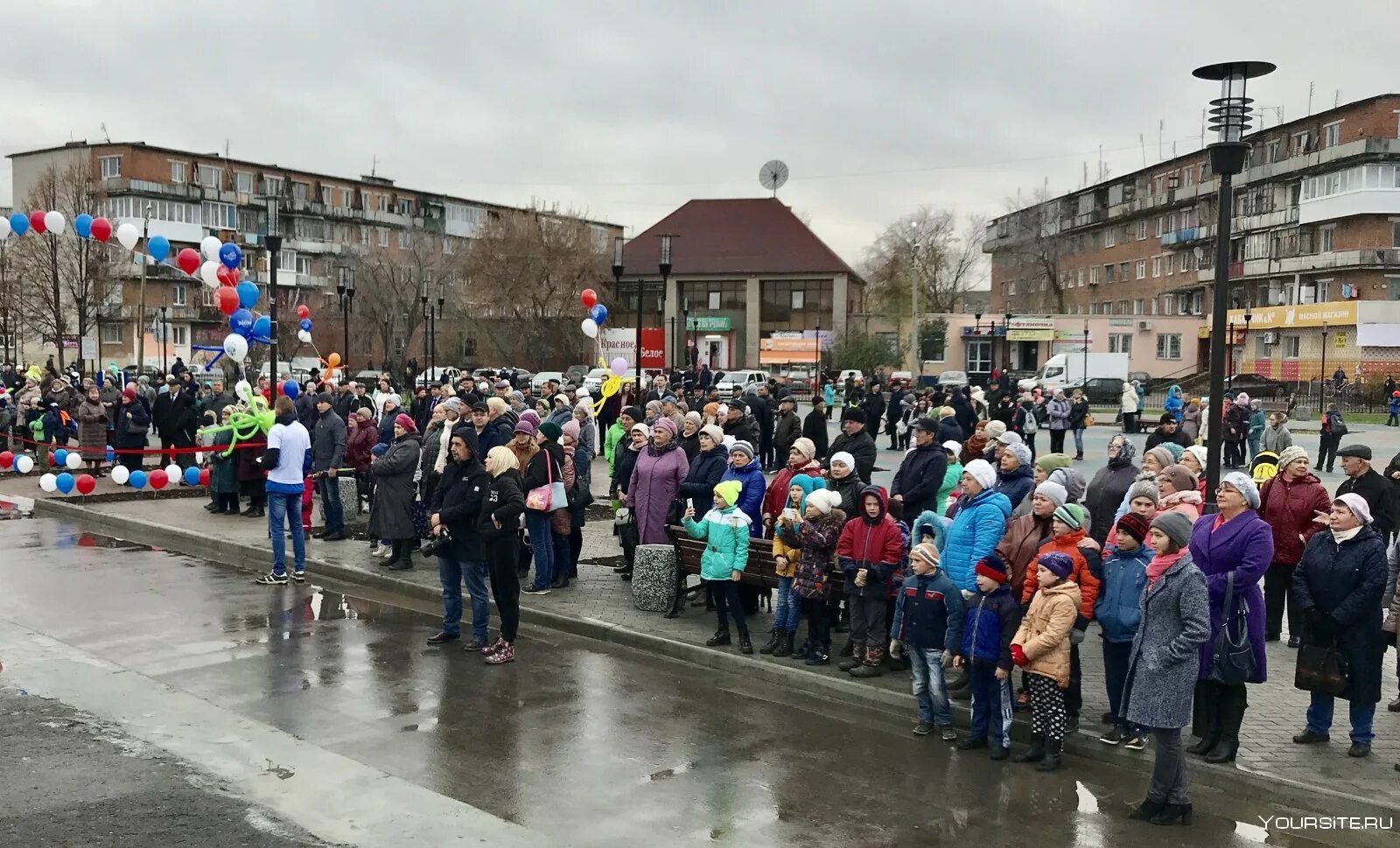 Погода в богдановиче на 10 дней свердловской. Население Богдановича Свердловская область. Население города Богданович Свердловской области. Новости города Богданович. Колорит Богданович площадка.