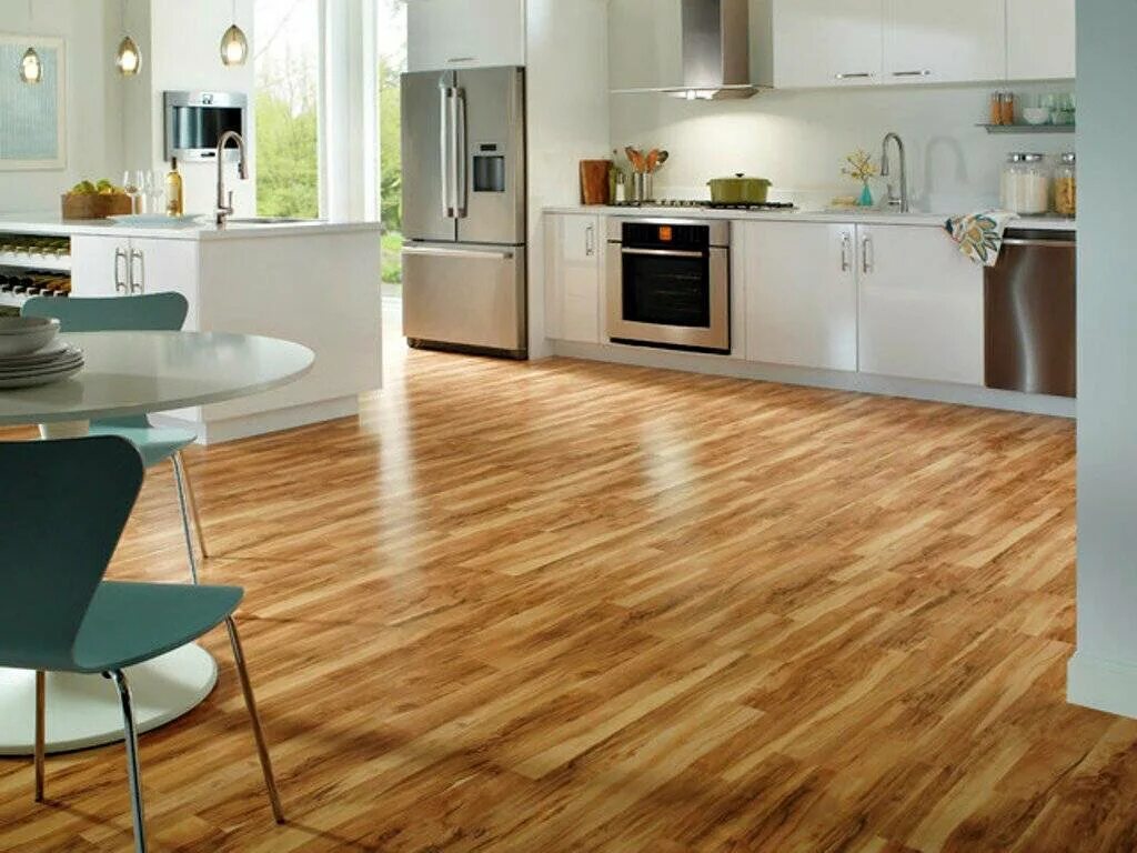 Что лучше положить на кухню. Ламинат Laminate Flooring. Ламинат Флоринг. Квик степ водостойкий. Линолеум на кухню под ламинат.