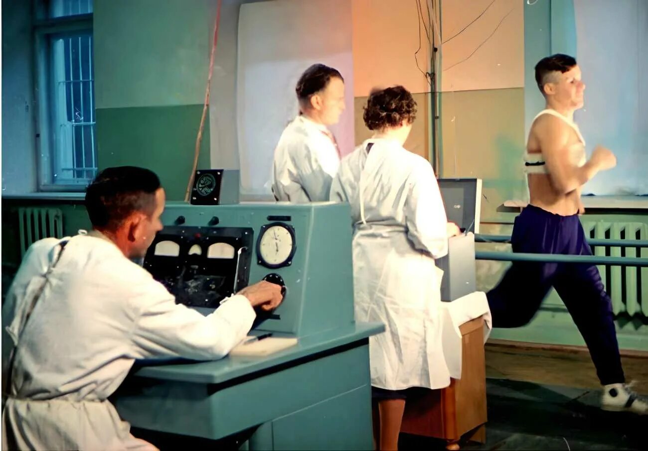 Испытания перед. Гагарин в 1960 году. Гагарин тренировки в отряде Космонавтов.