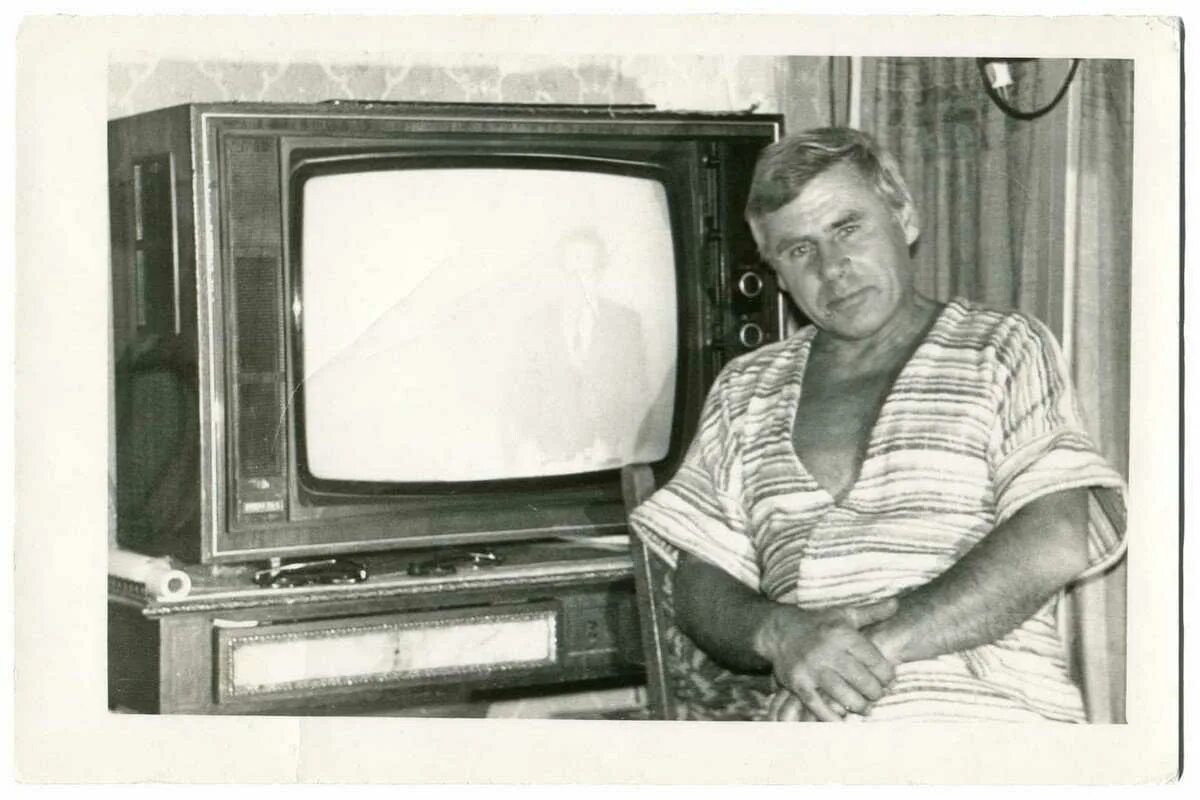 Кинопоиск на старом телевизоре. Телевизор темп ц-280д. Телевизор спектр ц280д. Старый телевизор. Первый телевизор.