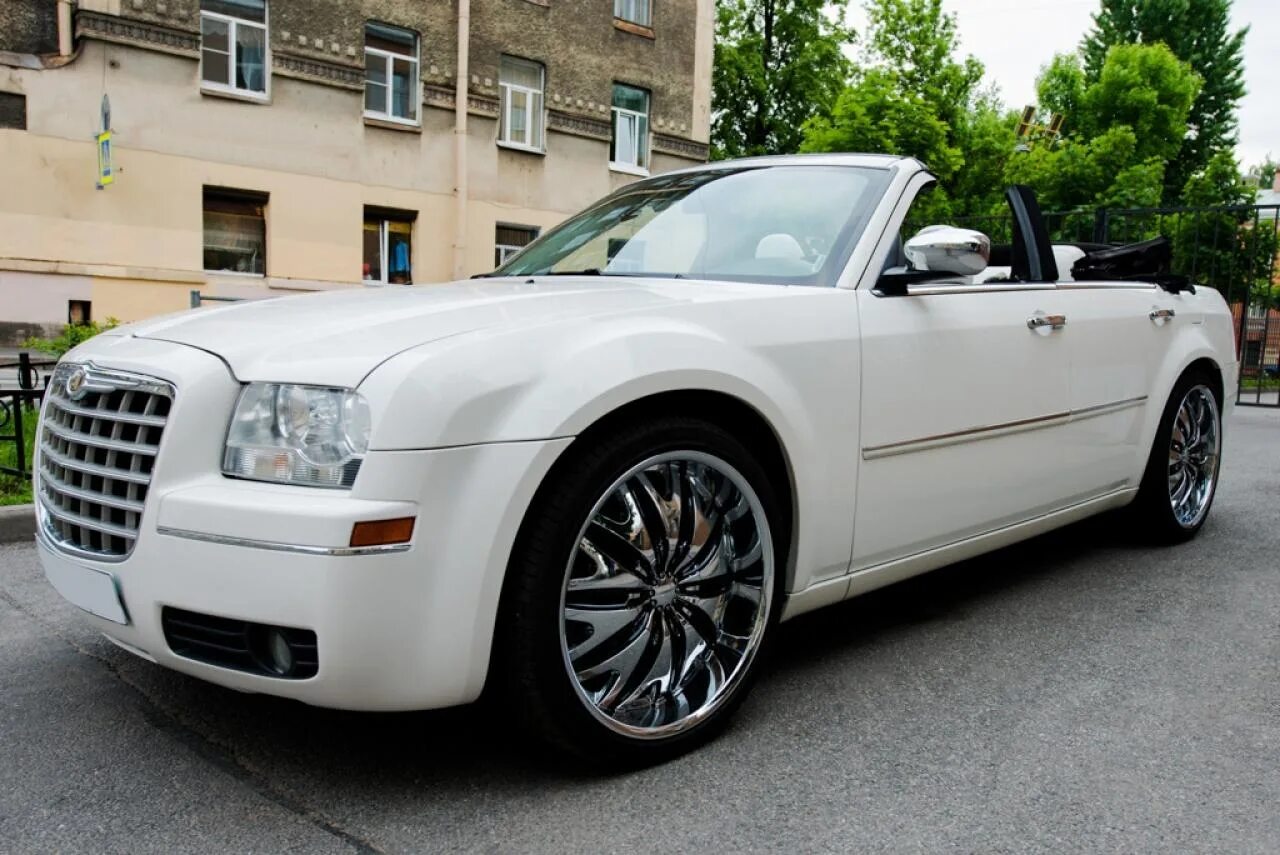 Chrysler 300c White. Chrysler 300c кабриолет. Chrysler 300c Cabrio. Крайслер 300с белый кабриолет. Купить крайслер в пробегом в россии