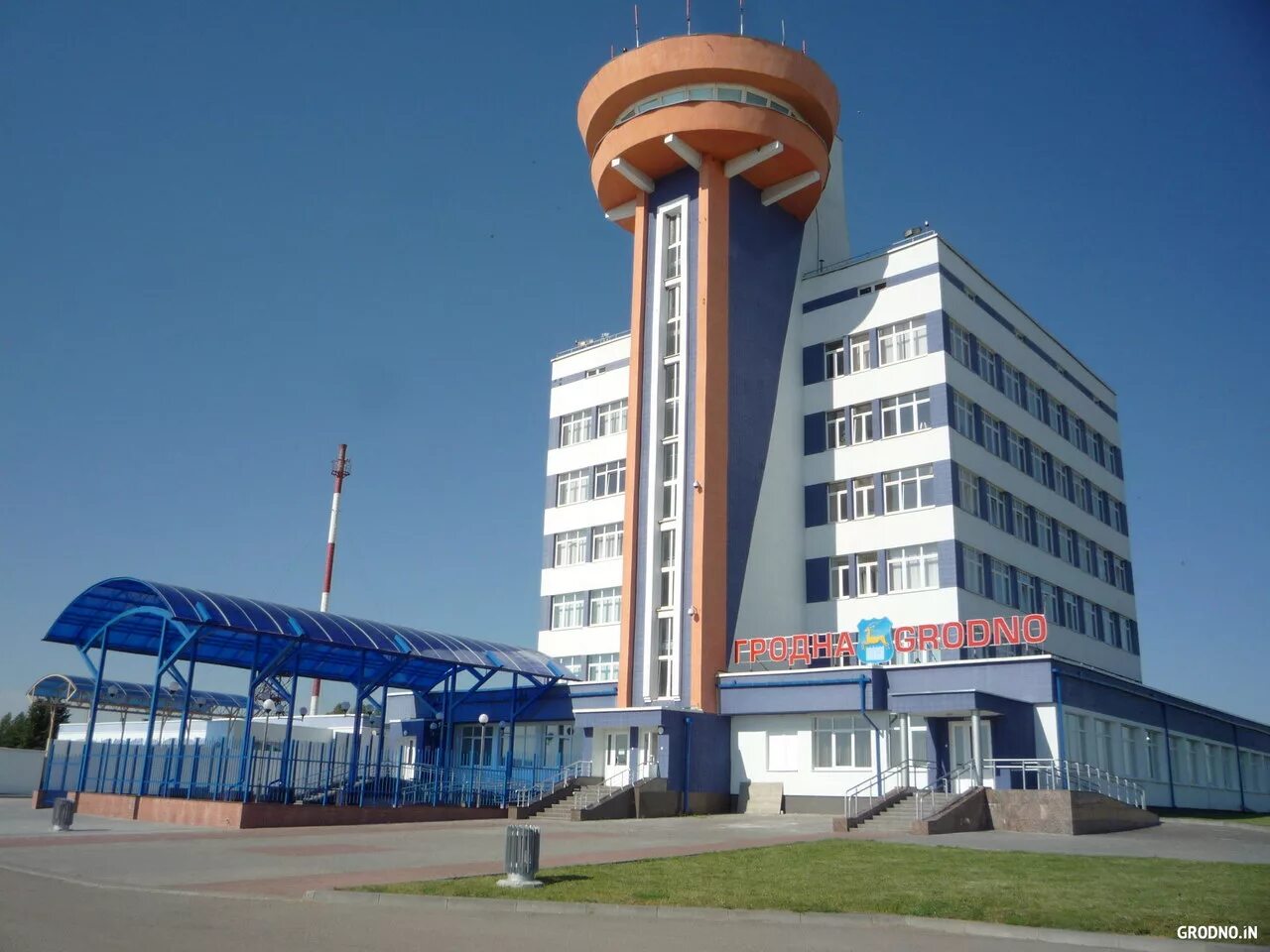 Аэропорт гродно с высоты. Аэропорт обухово. Аэропорт гродно. Авиакомпания гродно. Обухово беларусь спорткомплекс.