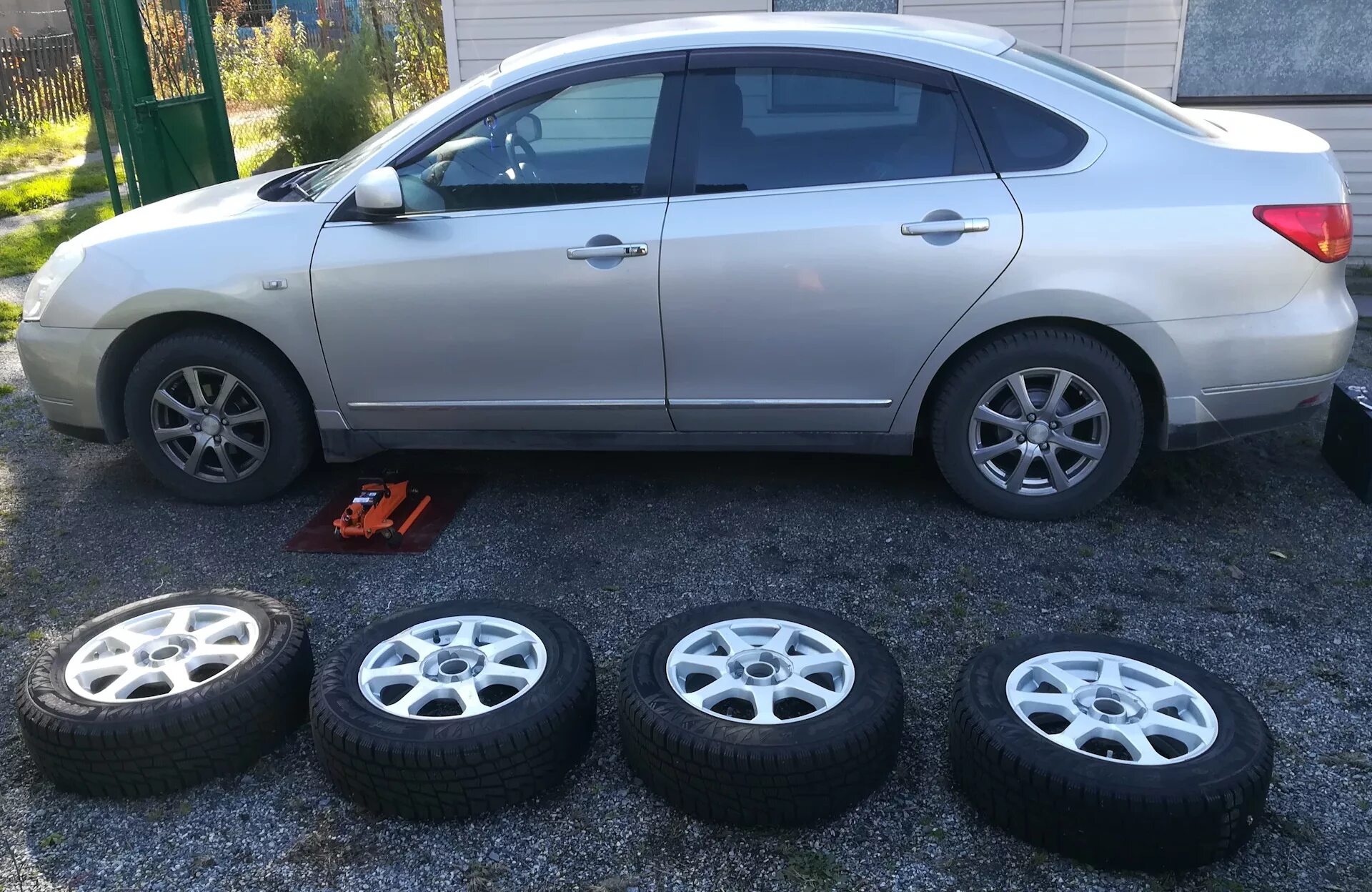 Зимняя резина на ниссан жук. Размер шин nissan primera p12. Nissan primera p11 разболтовка колес. Зимняя резина ниссан теана. Резина ниссан р17.