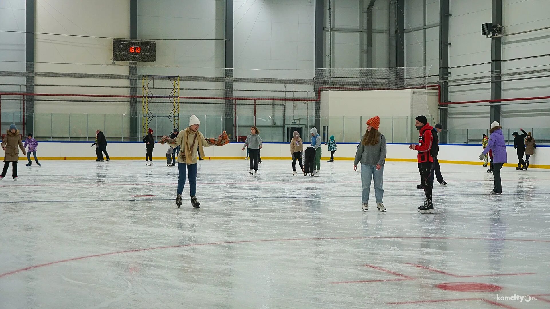 ледовый дворец губкинский. каток на дзержинского комсомольск-на-амуре. ледовый комплекс комсомольск на амуре. новый ледовый дворец комсомольск-на-амуре. ледовый дворец комсомольск на амуре дзержинского.