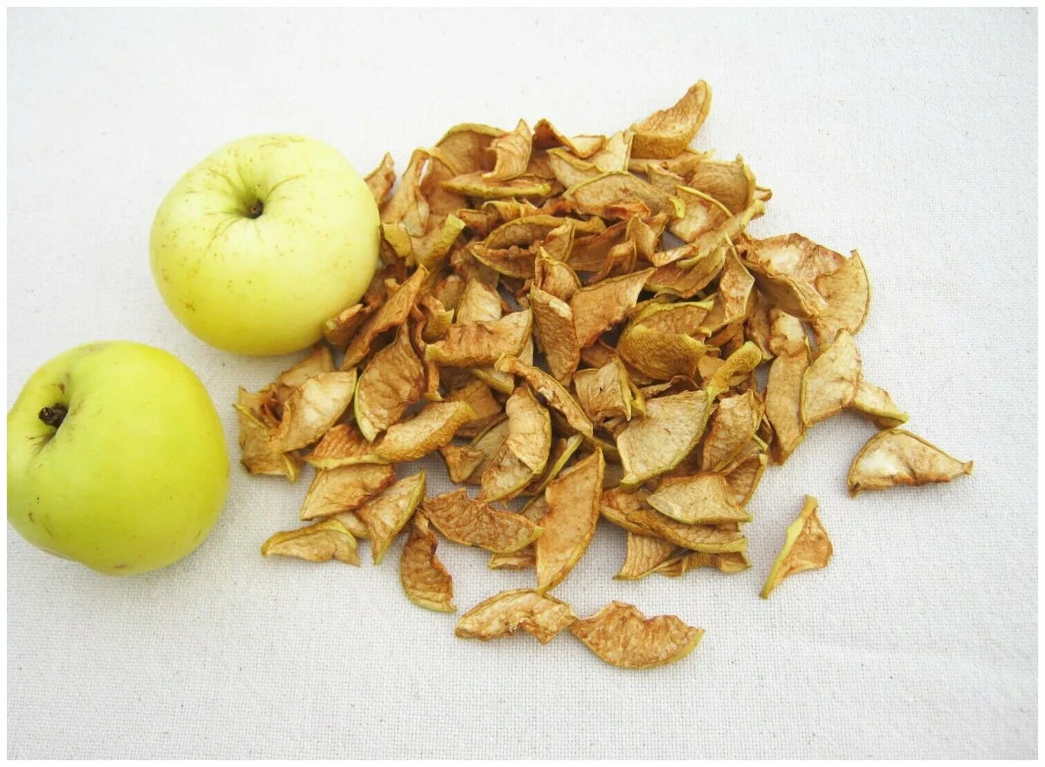 сухофрукты яблоки. сушеные яблоки домашние. яблоки сушеные дольки. яблоки сушеные в духовке. сколько стоят сушеные яблоки.