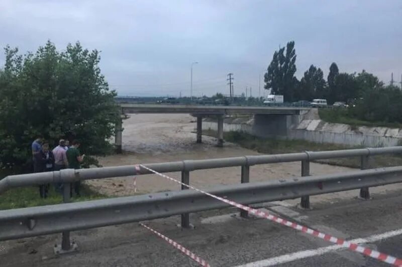 Угроза в кбр. Угроза в кбр. Селевой поток тырныауз. Тырныауз сель 2000. Угроза в кбр.