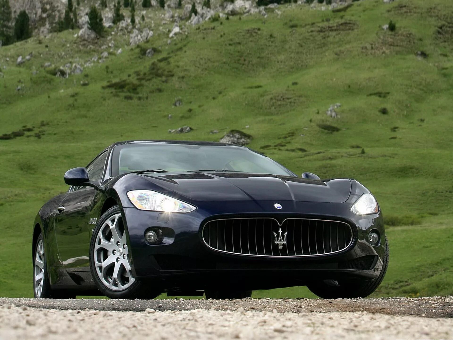 Спокойные машины. Мазерати Гран Туризмо. Maserati 2007. Мазерати купе 2020. Мазерати 2007 года.