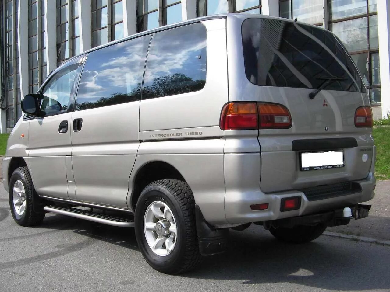 Toyota space. Mitsubishi Space Gear 2000. Митсубиси Спейс Гир 4wd. Мицубиси Space Gear. Mitsubishi Space Gear 2.