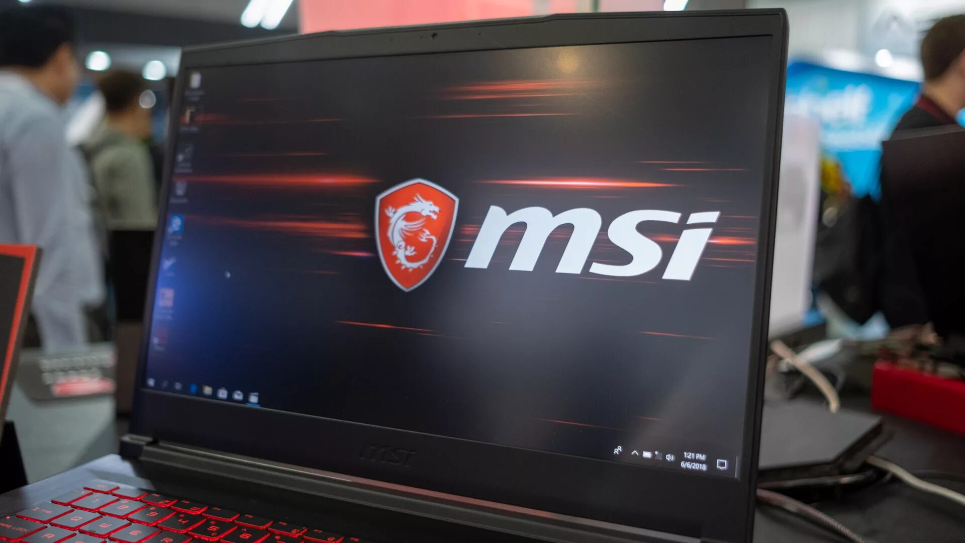 Ноутбук игровой msi gf63 thin 11uc-255xru. Фирма msi. 4к игровой ноутбук msi. Обои на рабочий стол msi. Msi обои.