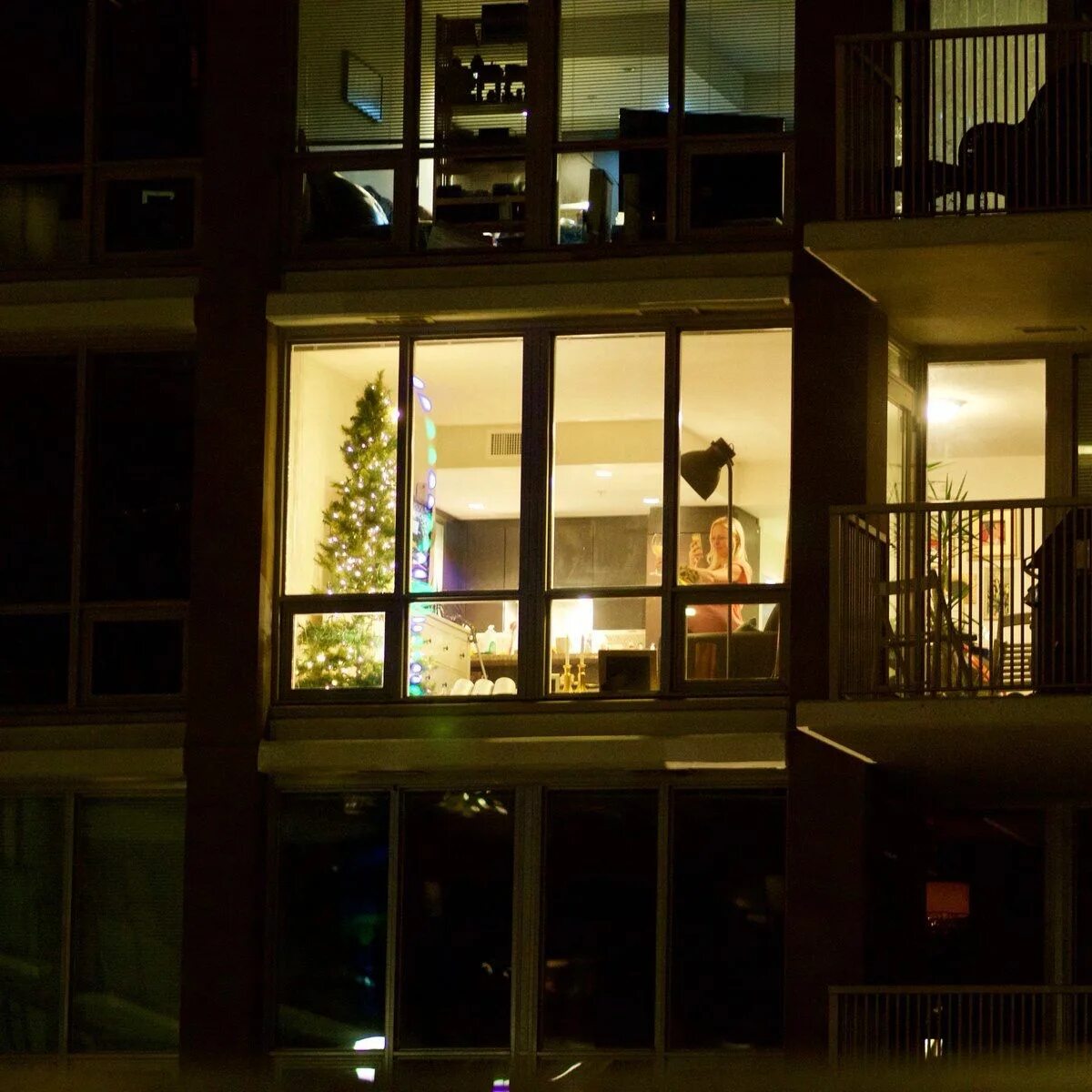 Свет из окна. Варианты окон. Луч солнца в окне. Window flash. Флеш окно.