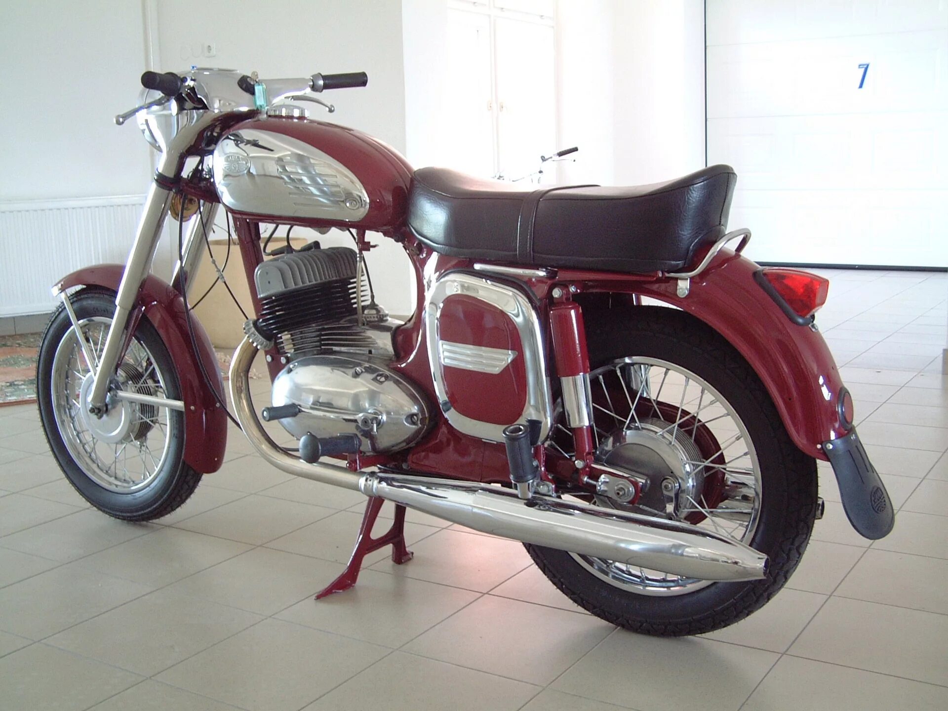 Ява ти. Мотоцикл Jawa 350. Ява мотоцикл 1989. Одноцилиндровая Ява 350. Ява 100 мотоцикл.