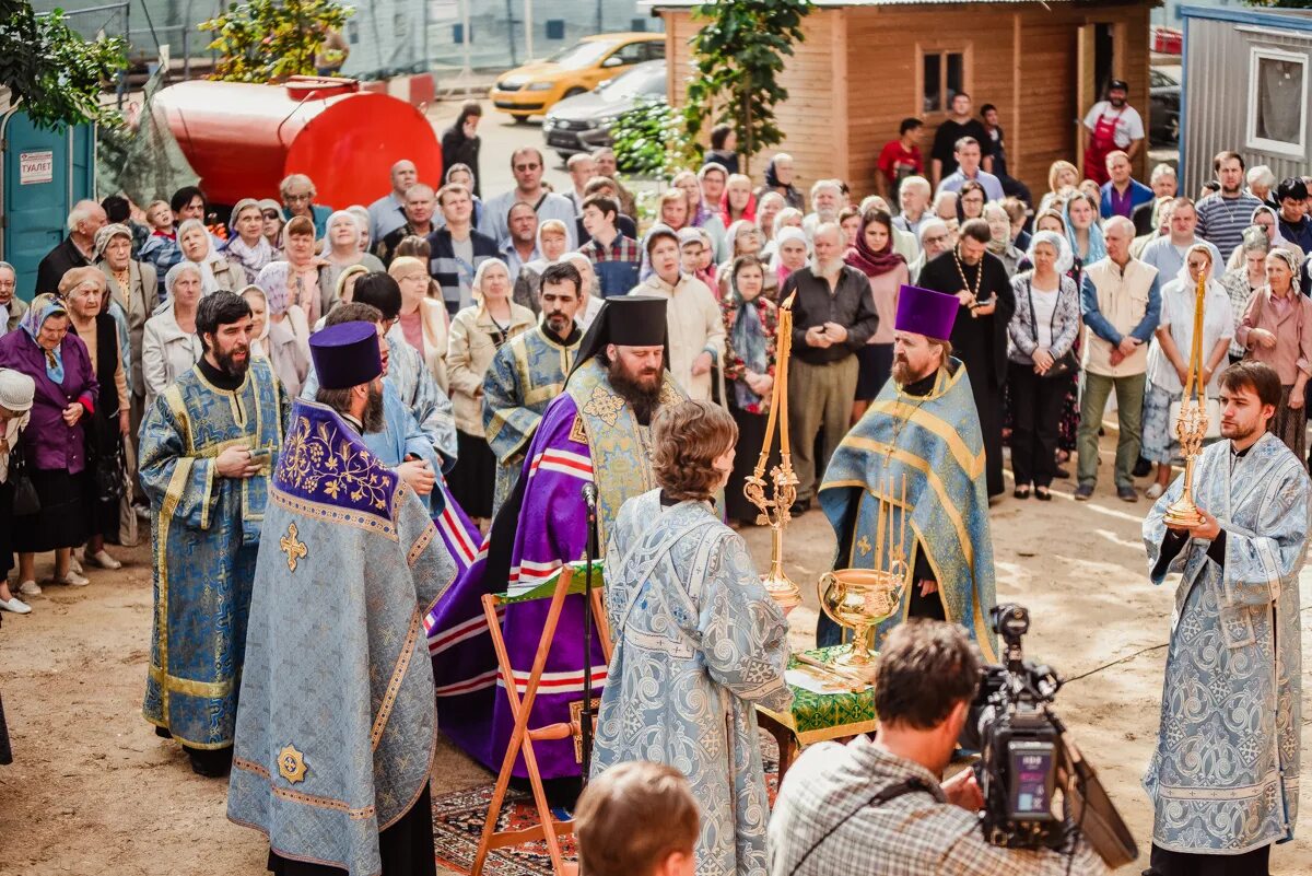 Храм андрея рублева на масловке расписание. Храм на верхней масловке расписание богослужений. Андрея рублева 7 брянск. Храм в рублево. Храм андрея рублева на верхней масловке расписание.