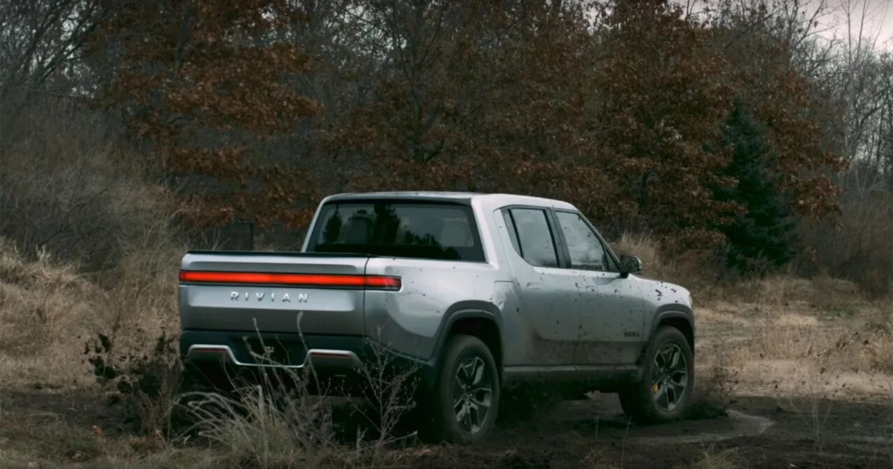 Электрический пикап. Rivian r1t. Электрический пикап Rivian. Автомобиль Rivian r1t. Американский электропикап Rivian.