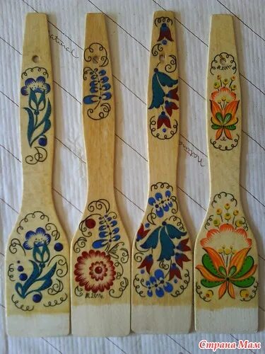 Роспись деревянной лопатки. Городецкая роспись лопатка. роспись на лопатке кухонной. лопатка деревянная с росписью. расписные лопатки для кухни.