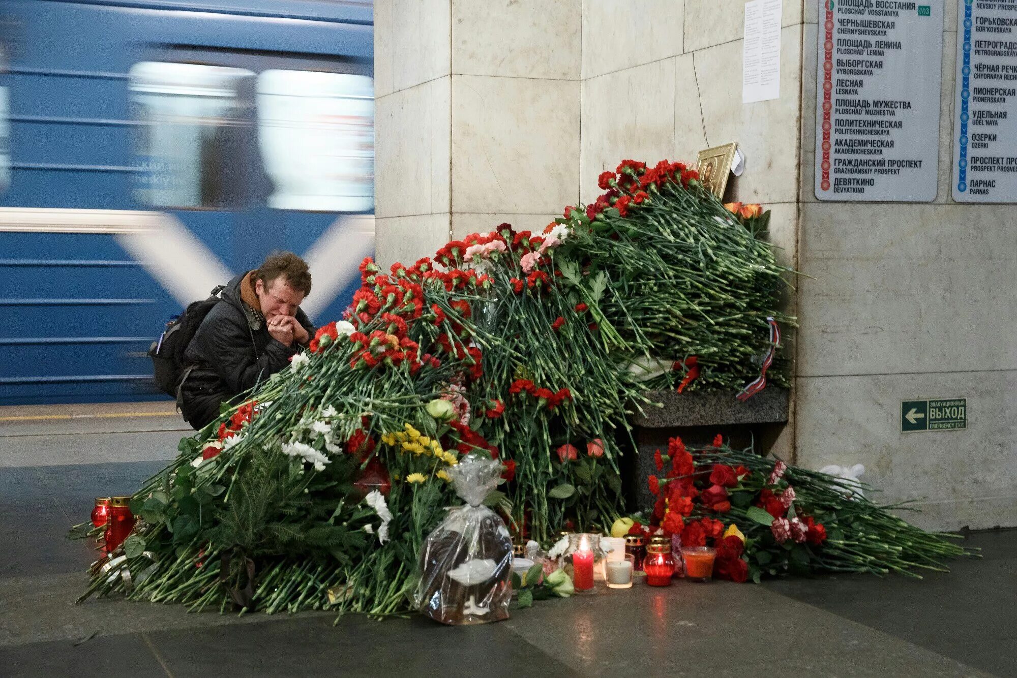 Теракт в метро СПБ 3 апреля 2017. Теракт в метро Технологический институт. Теракт на станции метро Технологический институт.