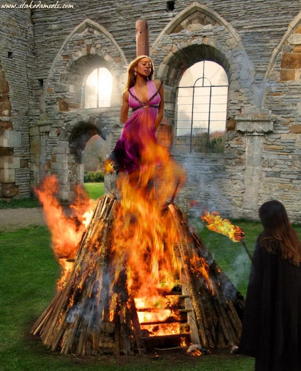 рыжая ведьма на костре. евгений сибекин шабаш ведьм. почему рыжих девушек сжигали. рыжая ведьма на костре. красивая ведьма на костре.