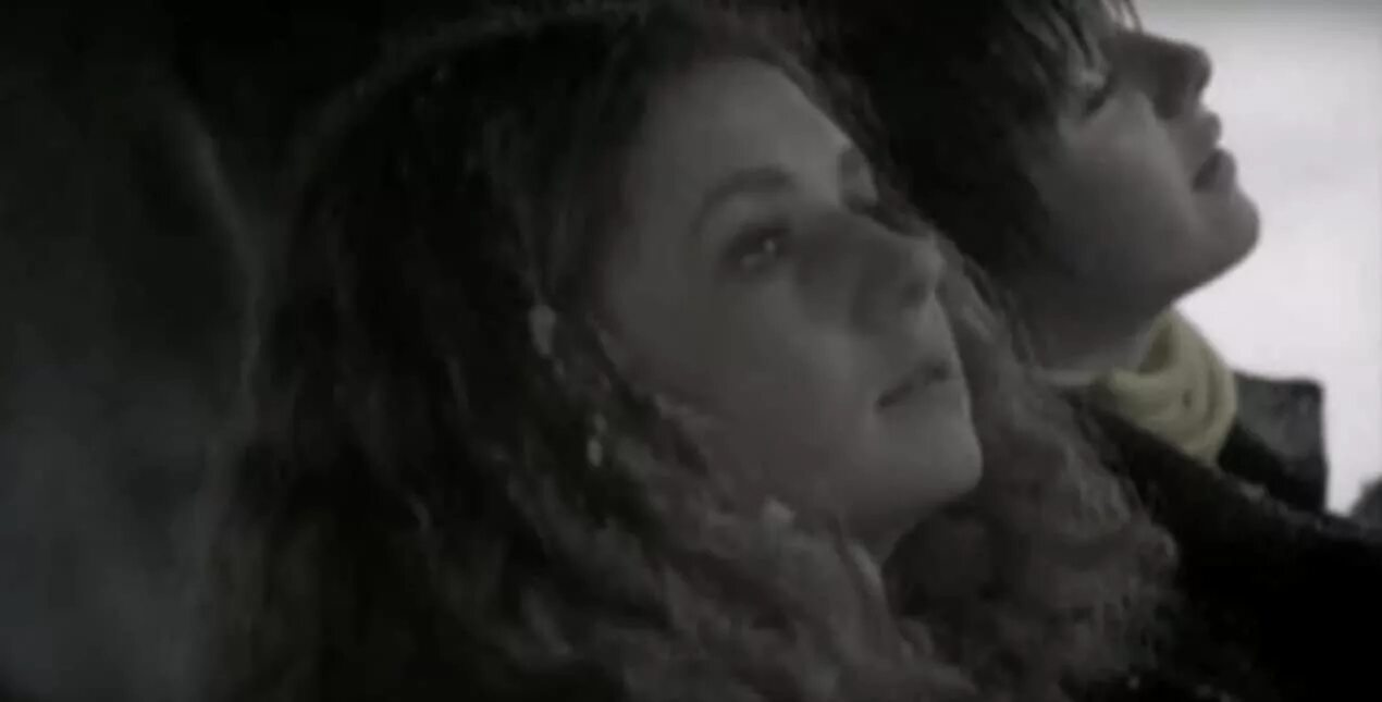 Съемки клипа нас не догонят. Нас не догонят. Группа нас не догонят. Тату нас не догонят незабудки на ру тв. Юля волкова тату нас не догонят.