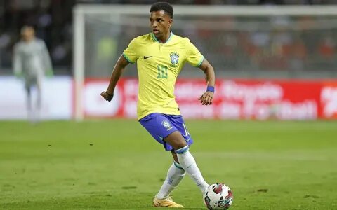 Rodrygo fala sobre a sensação de vestir a camisa 10 do Brasil, eternizada p...