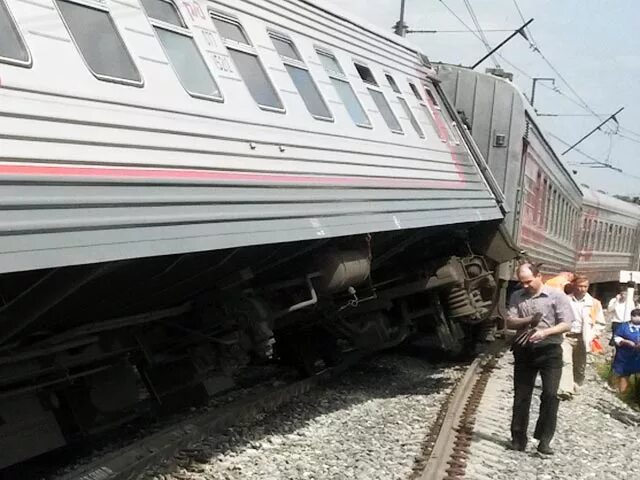 Приобье анапа. Приобье-Новороссийск поезд. Пассажирский поезд Екатеринбург Адлер. Поезд Екатеринбург Адлер. Поезд Приобье-Екатеринбург вагон.