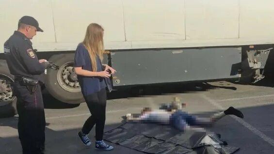 Попала в аварию и была вытрахана незнакомцем прямо на дороге