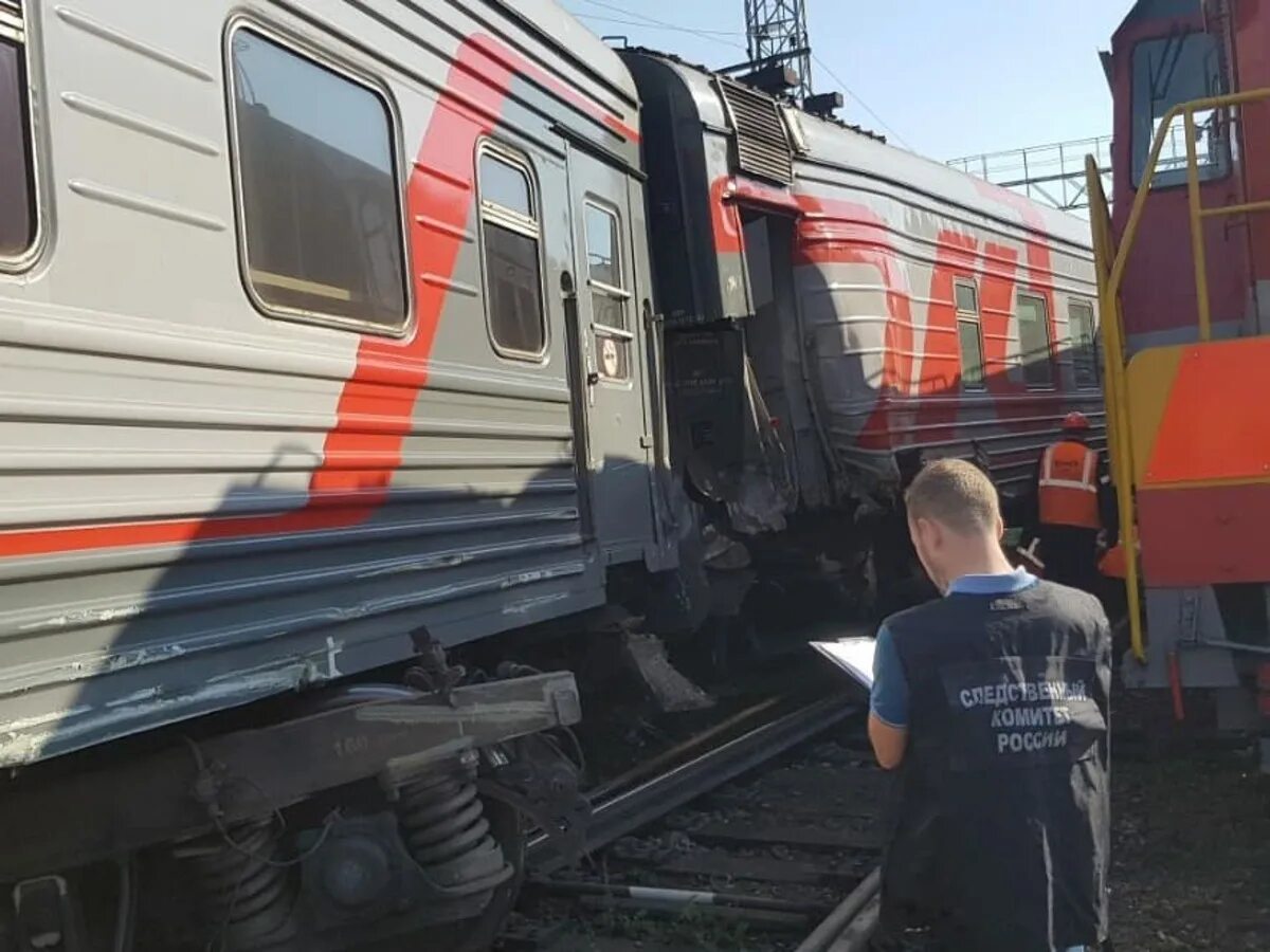 Сошел поезд россия. Сход пассажирского поезда. Сход пассажирских вагонов.