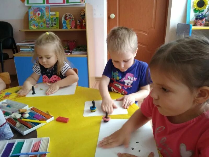 Игровую и продуктивную деятельность. Продуктивная деятельность детей в доу. Художественно-продуктивная деятельность. Рисование, конструирование, лепка, аппликация. Рисование вид деятельности.