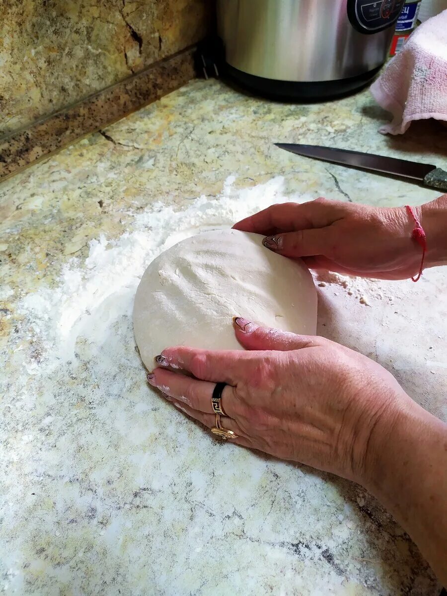 Почему жидкое тесто. Почему тесто получается жестким. Ролик для теста в додо. Ингредиенты для блинов. Почему тесто получается жестким.