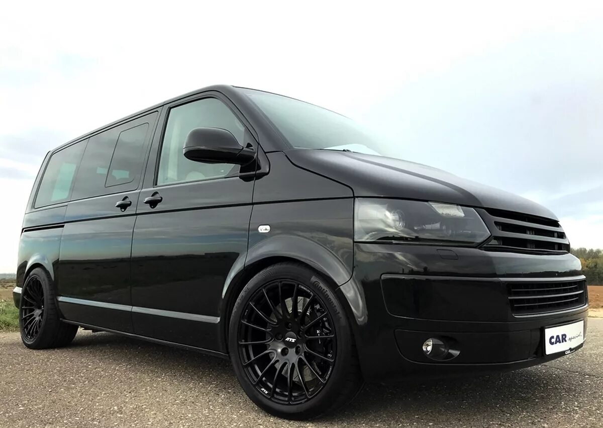 Тюнинг фольксваген т5. VW Transporter t5 Multivan. VW Multivan t5 черный. VW t5 r20. VW Caravelle t5 Tuning.