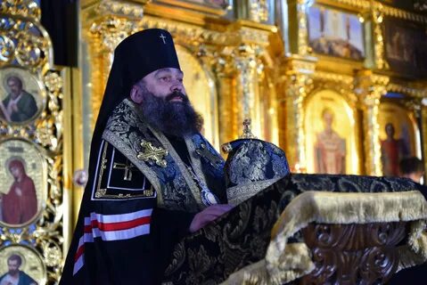 Вечерняя служба начинается