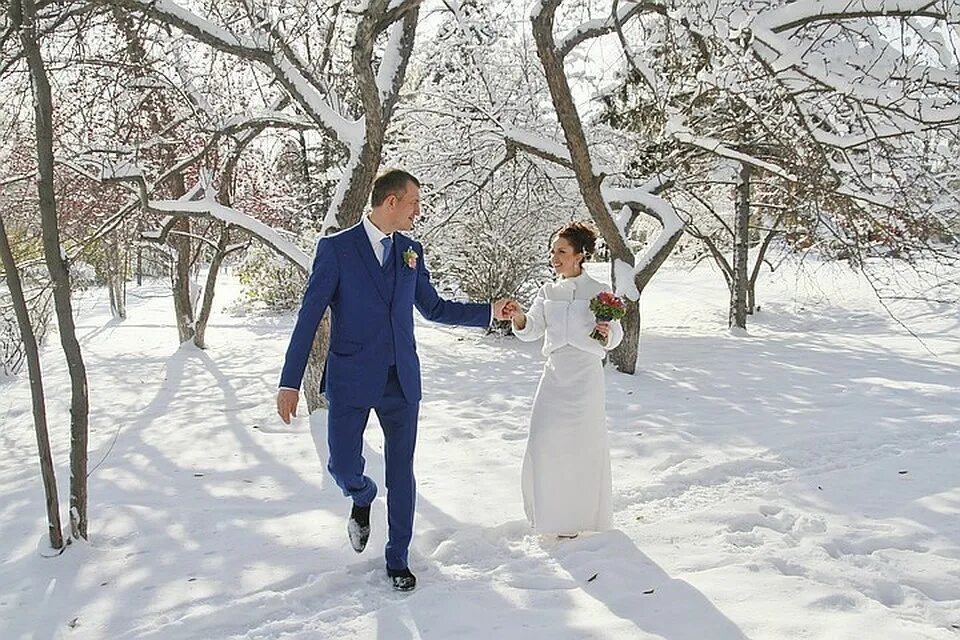 Фотосессия в феврале. Зимняя свадьба. Зимняя свадьба. Позы для свадебной фотосессии в загсе. Фотосессия в загсе.