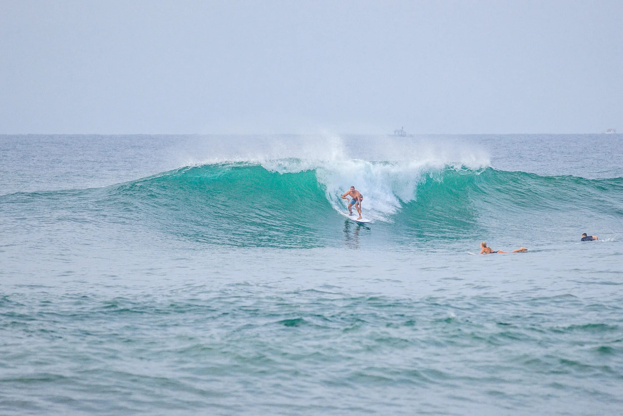 Surf шри ланка. Велигама серфинг Шри. Шри Ланка океан Велигама. Шри Ланка серф. Пляж Велигама Шри Ланка.