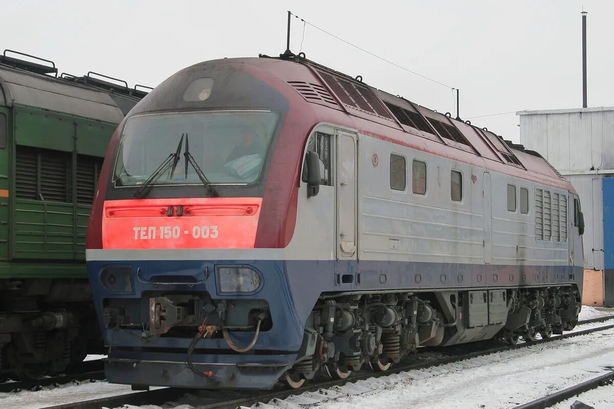Тэп 3. 2тэ35а тепловоз. Казахстанский тепловоз тэ33а. Тэп60 тепловоз дизель. Тэп10 депо муром.