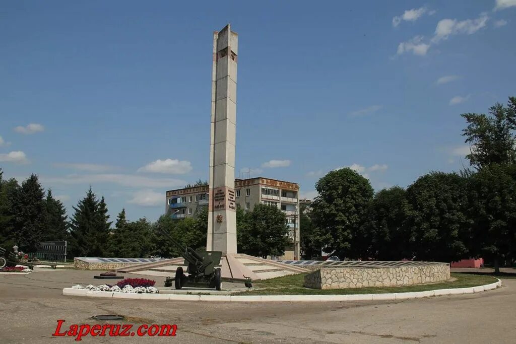 Петровск город Саратовская. Площадь Петровска Саратовской области. Мемориальный комплекс Петровск. Памятники Петровска Саратовской области. Петровск саратовская область ру