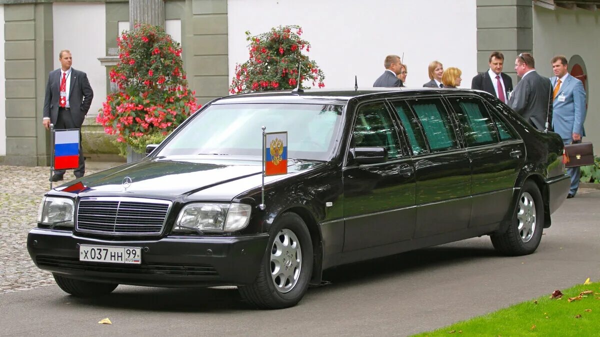 Mercedes w140 Pullman. Мерседес 140 Пульман. Mercedes Pullman s600 Guard Путина. Мерседес w140 лимузин Ельцина.