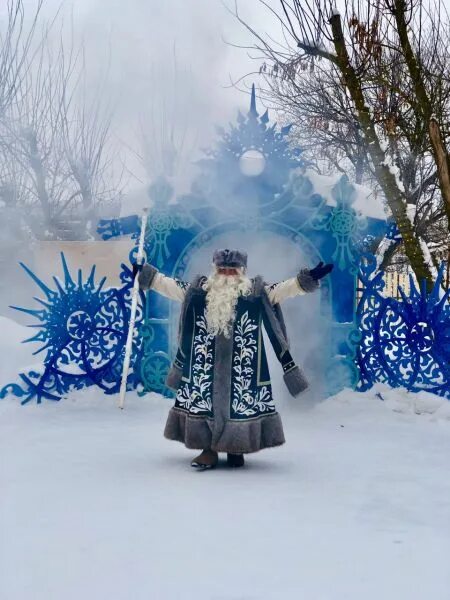 Новогодняя нелжа воронеж. Лесная резиденция деда мороза нелжа. нелжа рамонский район резиденция деда мороза. нелжа воронеж резиденция. резиденция деда мороза воронеж нелжа рамонь.